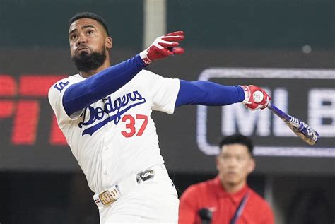 Dodgers Teoscar Hern Ndez Wins The Home Run Derby Wtop News