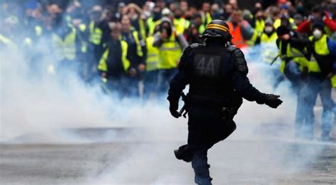 Más de 700 detenidos en Francia en nueva jornada de protesta Brújula