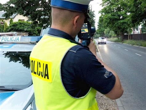 Kierowca audi jechał przez wieś z prędkością 106 km h 30 latek stracił