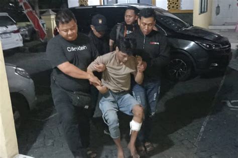 Polisi Tembak Maling Motor Di Surabaya