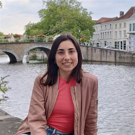 Sara Madrid Graduada En Biotecnología Con Un Máster En Neurociencia