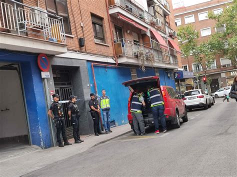 La Policía Busca Sangre En Una Casa 19 Años Después Para Aclarar El Asesinato De Una Mujer