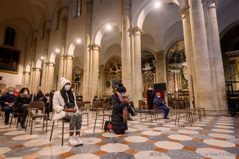 La Messa Di Natale In Cattedrale La Voce E Il Tempo