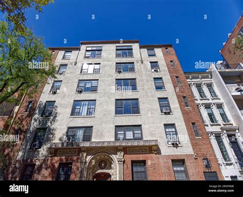 Upper West Side The Landmark Brick And Stucco Apartment Building At