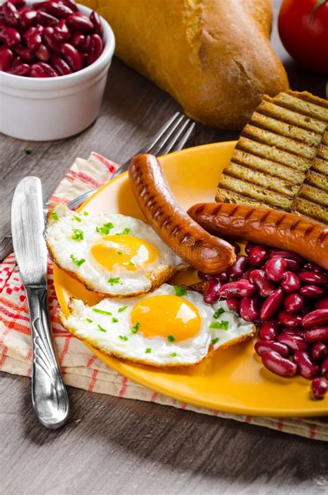 English Breakfast - Garlic Toast, Fried Egg, Beans And English ...