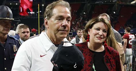 Nick Saban, Miss Terry arrive at Rose Bowl welcome parade at Disneyland