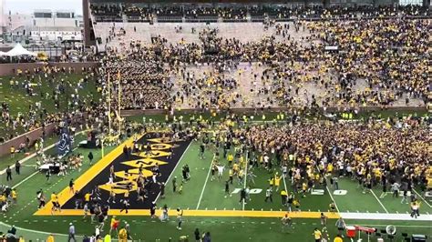 Mizzou Fans Rush The Field After Upset Win Vs 15 K State 91623 Youtube