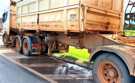 Acidente Envolve Carretas Carro E Moto Na Br Entre Sinop Sorriso