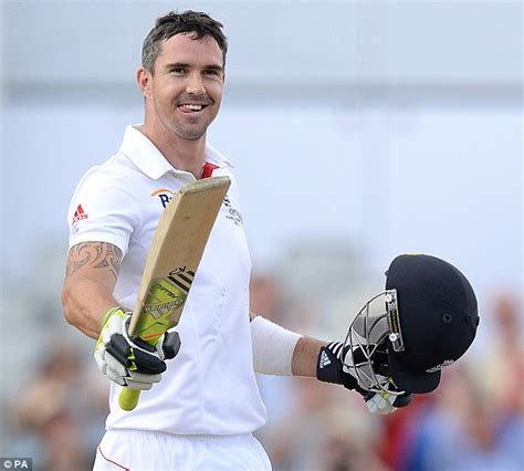 Ashes 2013 Kevin Pietersen Presented With Silver Bat After Becoming