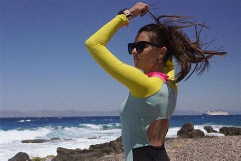 Leniuchuje w samym bikini To żona polskiego skoczka