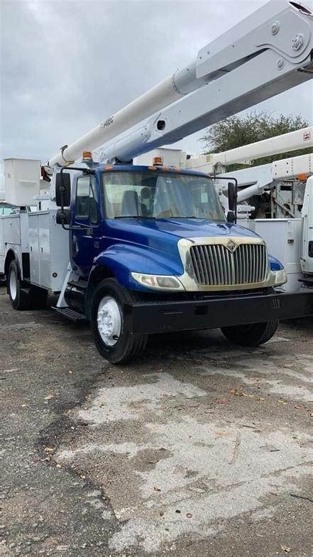 International Durastar Boom Bucket Truck Altec Aa L