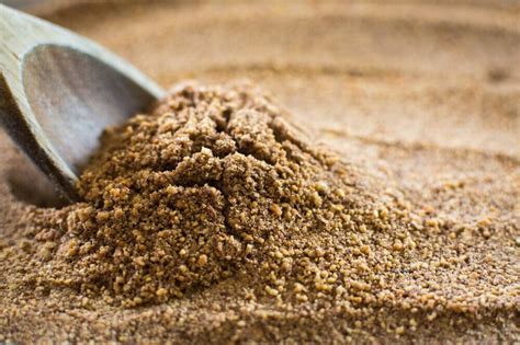 Продукт предназначен для кормления птиц и животных. Используется как ...