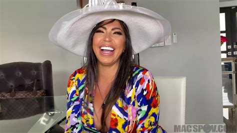 Busty Latina MILF Adora Comer Minha Bunda E Foder Meu Pau Grande No