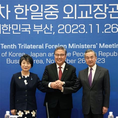 China Japan South Koreas Top Diplomats Meet Agree On Leadership