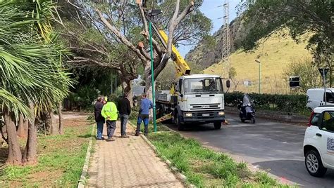 Lavori Nella Discesa Di Mondello Niente Code Lungo La Carreggiata A