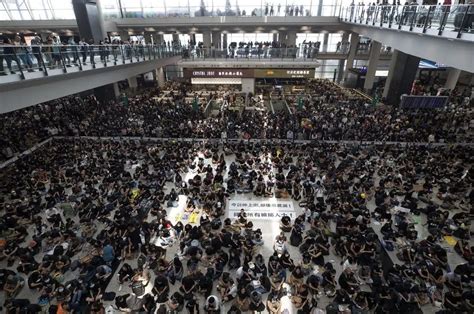 Hong Kong Airport Shuts Down Amid Pro Democracy Protest Cjme