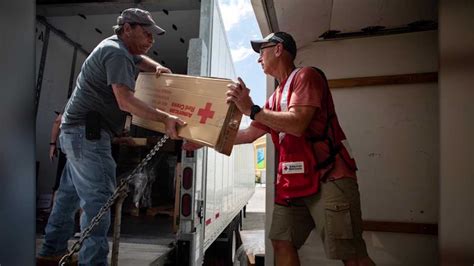 Local volunteers prepare Florida shelters for hurricane