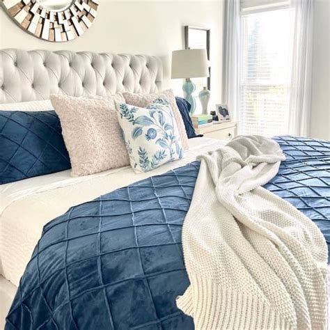 Seasonal Decor: How to Create a Cozy Fall Bedroom - Perfecting Places