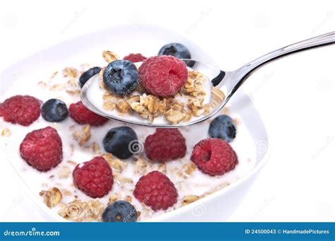 Muesli Con Las Frutas Frescas En Una Cuchara Imagen De Archivo Imagen