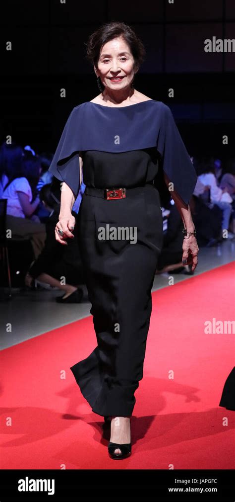 6 Hot Sexy Mitsuko Baisho Bikini Pics