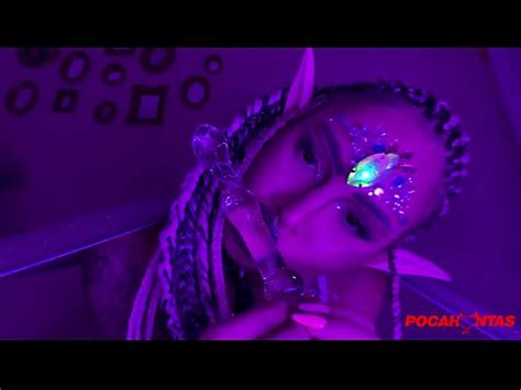 Pocahontas Hace Anal Con Su Gran Culo En La Polla De Cristal