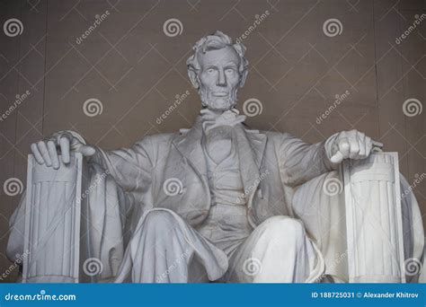 Una Estatua Limpia Del Presidente De Los Estados Unidos Abraham