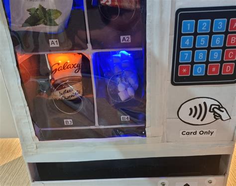 A desktop-sized DIY vending machine for your room | Arduino Blog