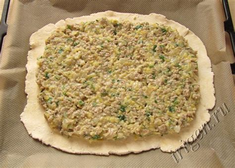 Мясной пирог из творожного теста