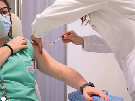 Vaccini Gli Ordini Annunciano Sanzioni Per I Medici No Vax Gli