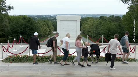 Remember The Fallen Arlington Cemetery Visitors Lay Flowers Over