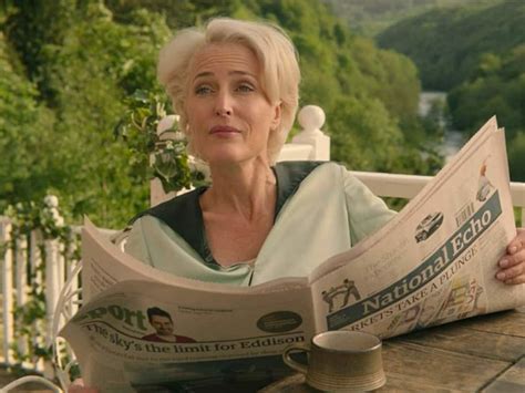 Sex Education Atriz Confirma Retorno Para A Temporada Foto De Bastidores