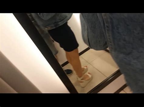 Un extraño sexy me pidió que la mirara en el probador XVIDEOS
