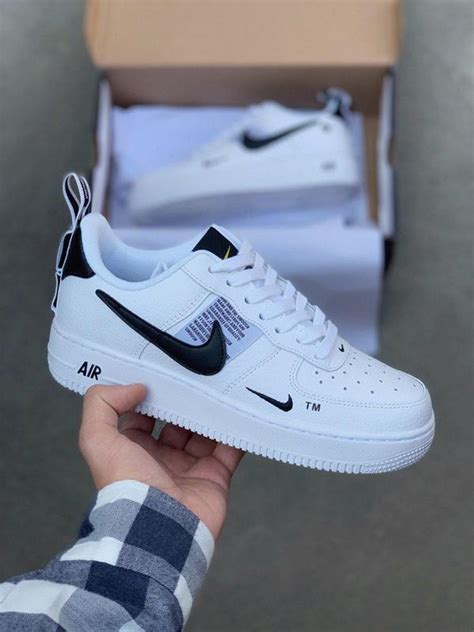 Белые кроссовки nike air - 85 фото