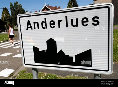 Illustration Shows The Name Of The Anderlues Municipality On A Road