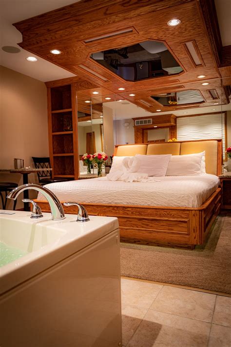 Classic Whirlpool Suite - Sybaris - Romantic Weekend Getaways in ...