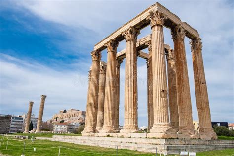 Ruines Du Temple Antique De Zeus Olympien à Athènes Avec La Colline D