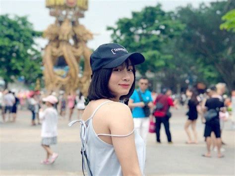 Vẻ đẹp căng mọng đầy sức sống của hot girl đất cảng