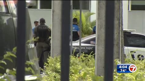 Fight At Miami Central High Stopped By Police Wsvn 7news Miami News