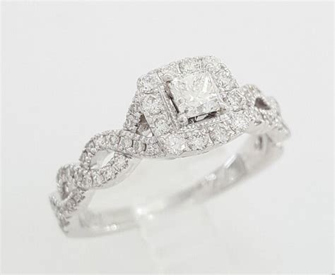 Neil Lane Princess Halo Diamond Crossover Engagement Gem