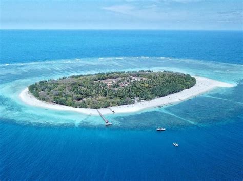 Pulau Gili Labak Sumenep Keindahan Penginapan Biaya Kapal