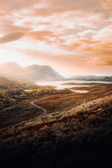 Sunrise in the mountains of Norway! 🌄 [2880x1800] : wallpaper