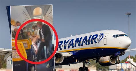 Wielka Awantura W Samolocie Ryanair Kobieta Plu A I Kopa A Podr E