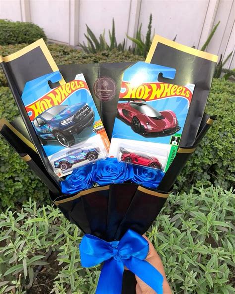 Ramo De Hot Wheels En Regalos Bonitos Regalos De Feliz Cumplea Os Dia Del Novio