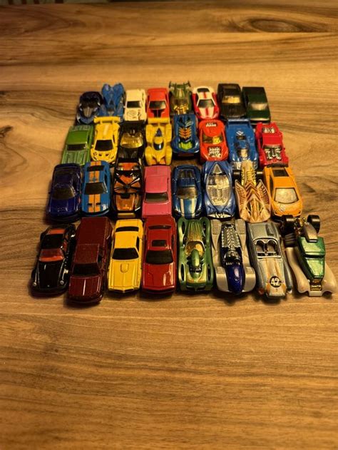 32 Hot Wheels Autos Porsche Lamborghini Ferrari etc Gebraucht in Zürich für CHF 7 mit