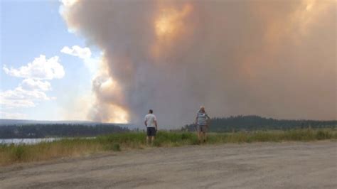 Thousands Evacuated After British Columbia Wildfires Spread Youtube