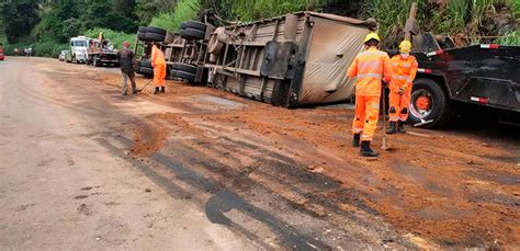 Acidente Entre Carreta ônibus E Carro Deixa Uma Pessoa Morta Na Br 381