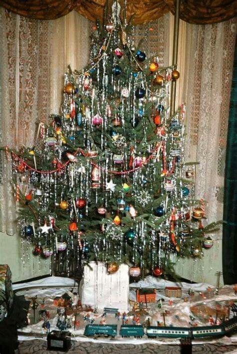 20+ Old Fashioned Tinsel For Christmas Trees – The Urban Decor