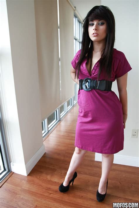 Foxy Teen Oxuanna Envy Stripping And Playing With Her Glass Sex Toy