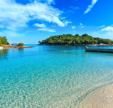 Plage de Ksamil, Albanie photo stock. Image du littoral - 92337342