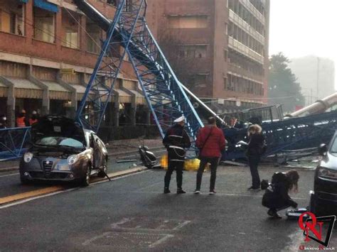 Torino Precipita Una Gru In Via Genova Tre Morti E Tre Feriti Foto